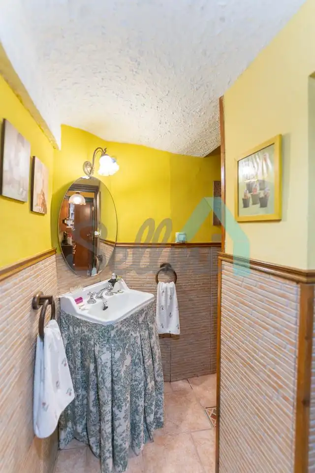 Bany de Casa adosada en venda en Langreo amb Calefacció, Jardí privat i Parquet