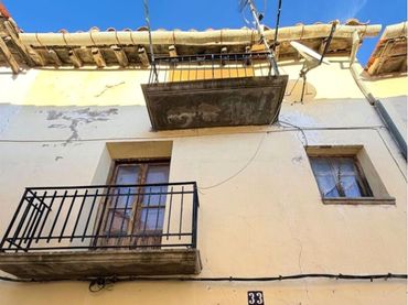 Casa rustica con balcone in vendita a Carrer de l'Abadia 33