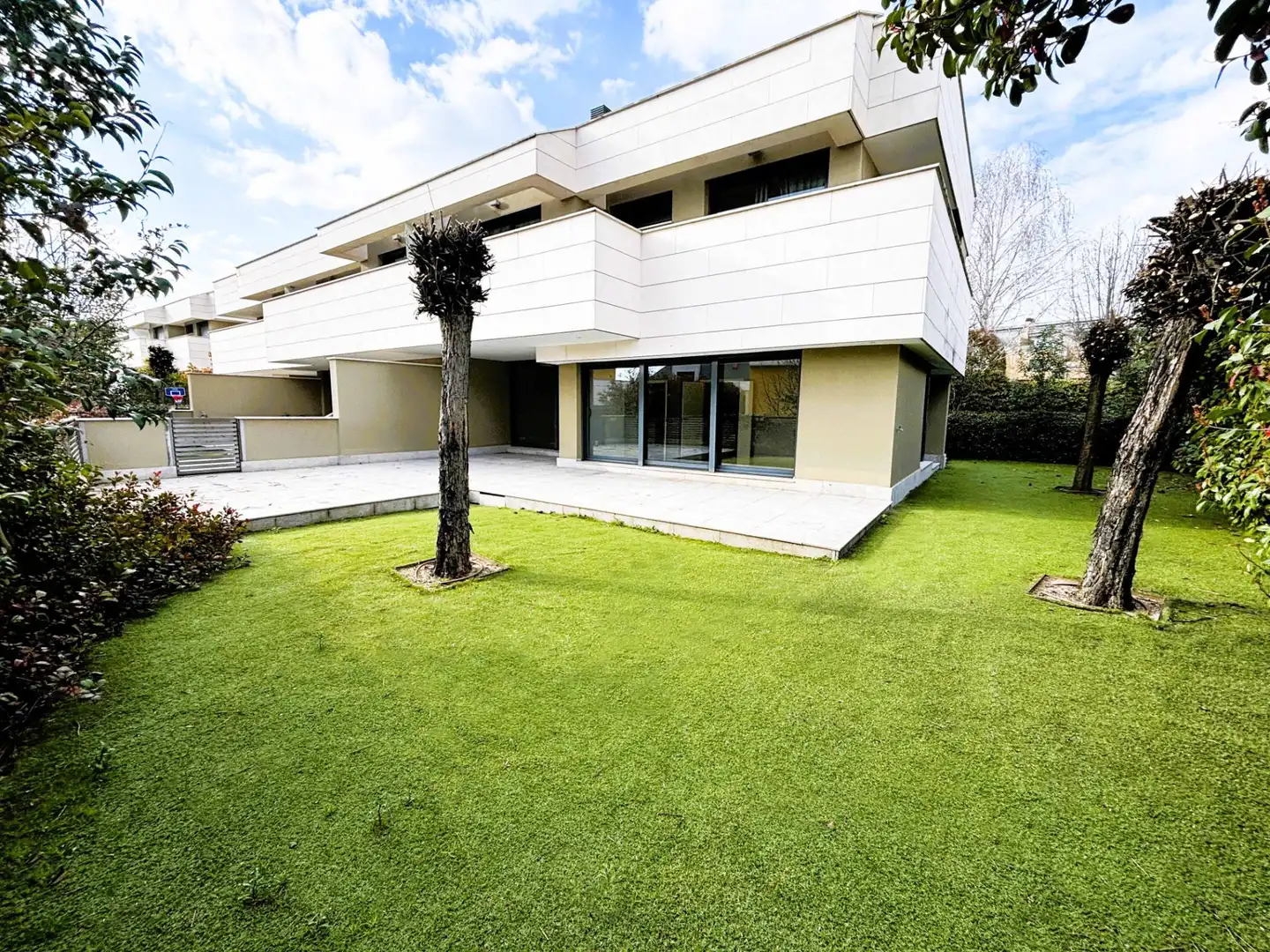 5 hab, 350m² en Encinar de los Reyes, La Moraleja