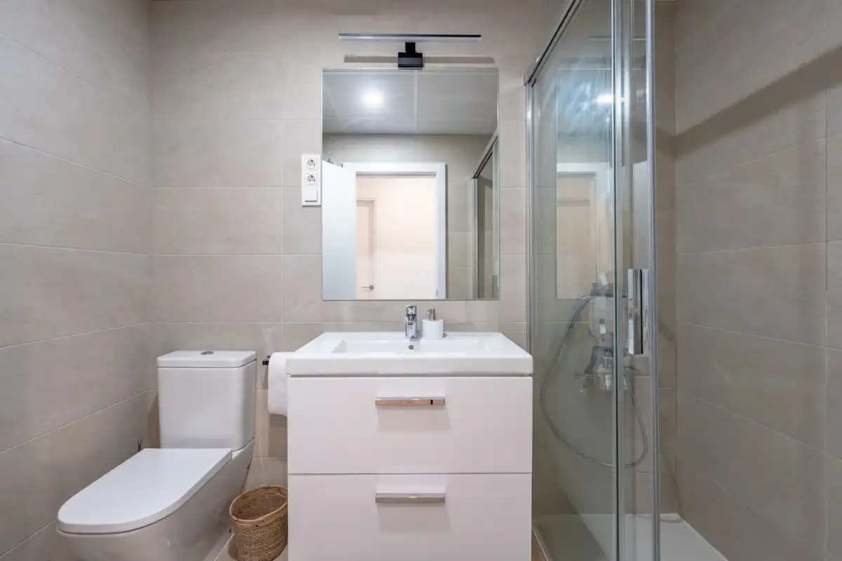 Bany de Apartament en venda en Málaga amb Aire condicionat, Terrassa i Moblat