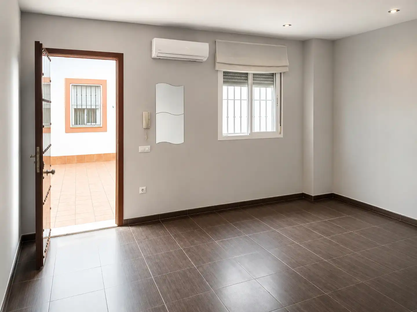 Casa adosada en venta en Lora del Río con Aire acondicionado, Terraza y Trastero