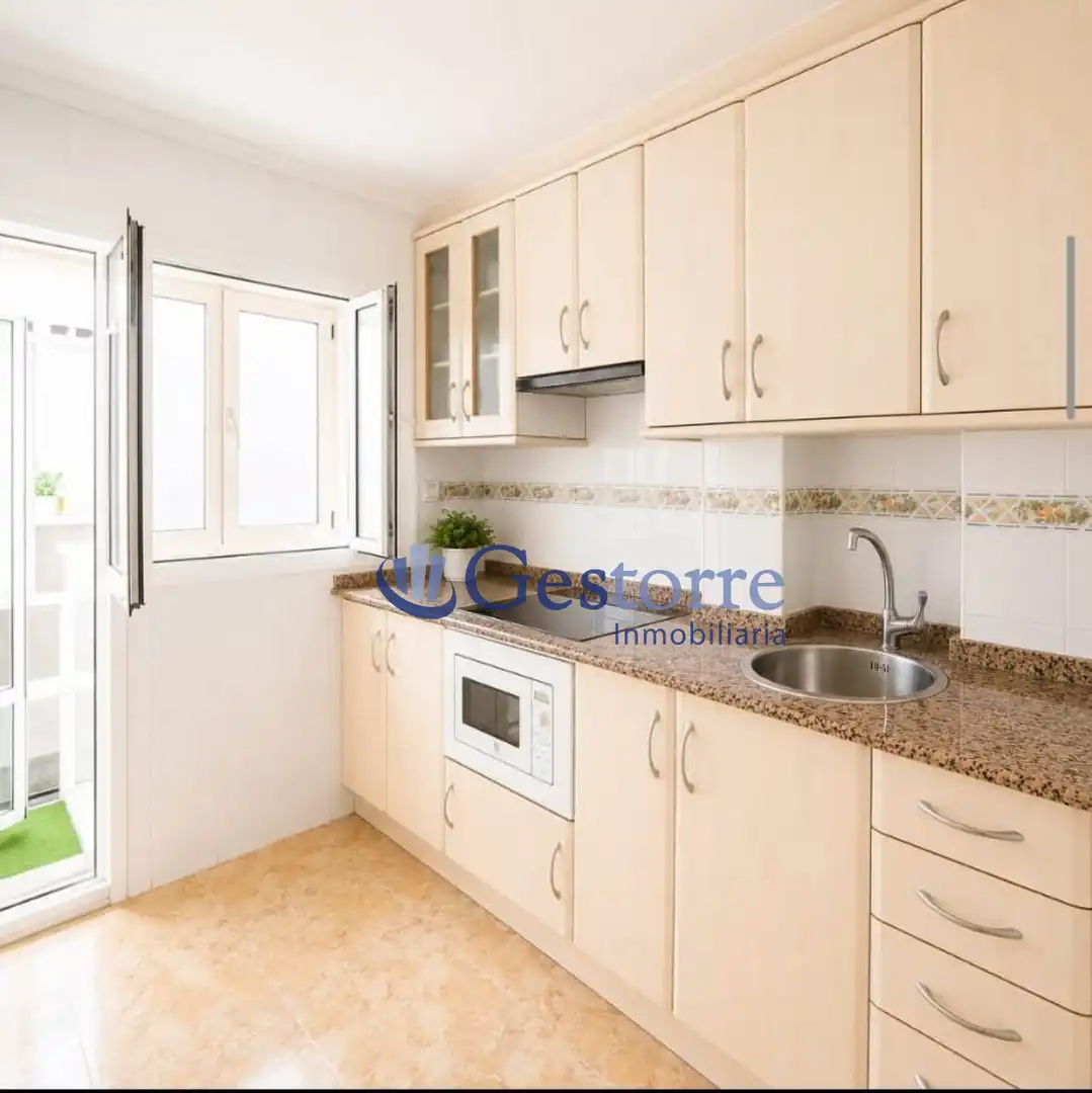 Cocina de Piso en venta en Gijón  con Calefacción, Terraza y Amueblado