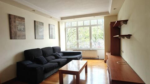 Amplio piso de 3 dormitorios en buena ubicación. Calefacción a gas, semi amueblado y con garaje opcional. Ideal para tu familia!