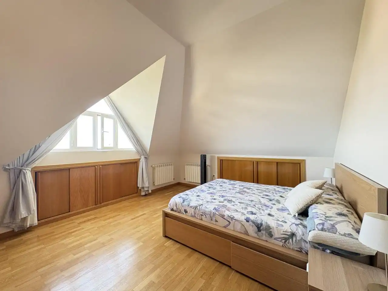 Schlafzimmer von Maisonette zur Miete in Torrelodones mit Klimaanlage, Heizung und Terrasse