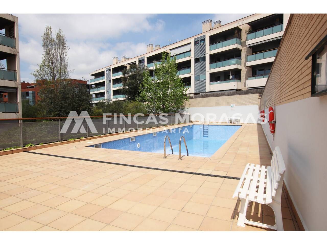 Swimming pool of Flat to rent in Sant Cugat del Vallès  with Air Conditioner, Parquet flooring and Terrace
