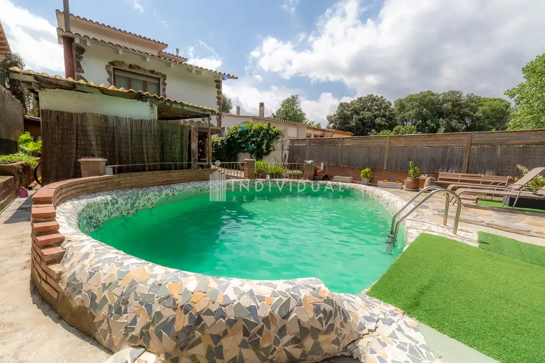 Piscina de Casa o xalet en venda en Santa Eulàlia de Ronçana amb Aire condicionat, Calefacció i Jardí privat