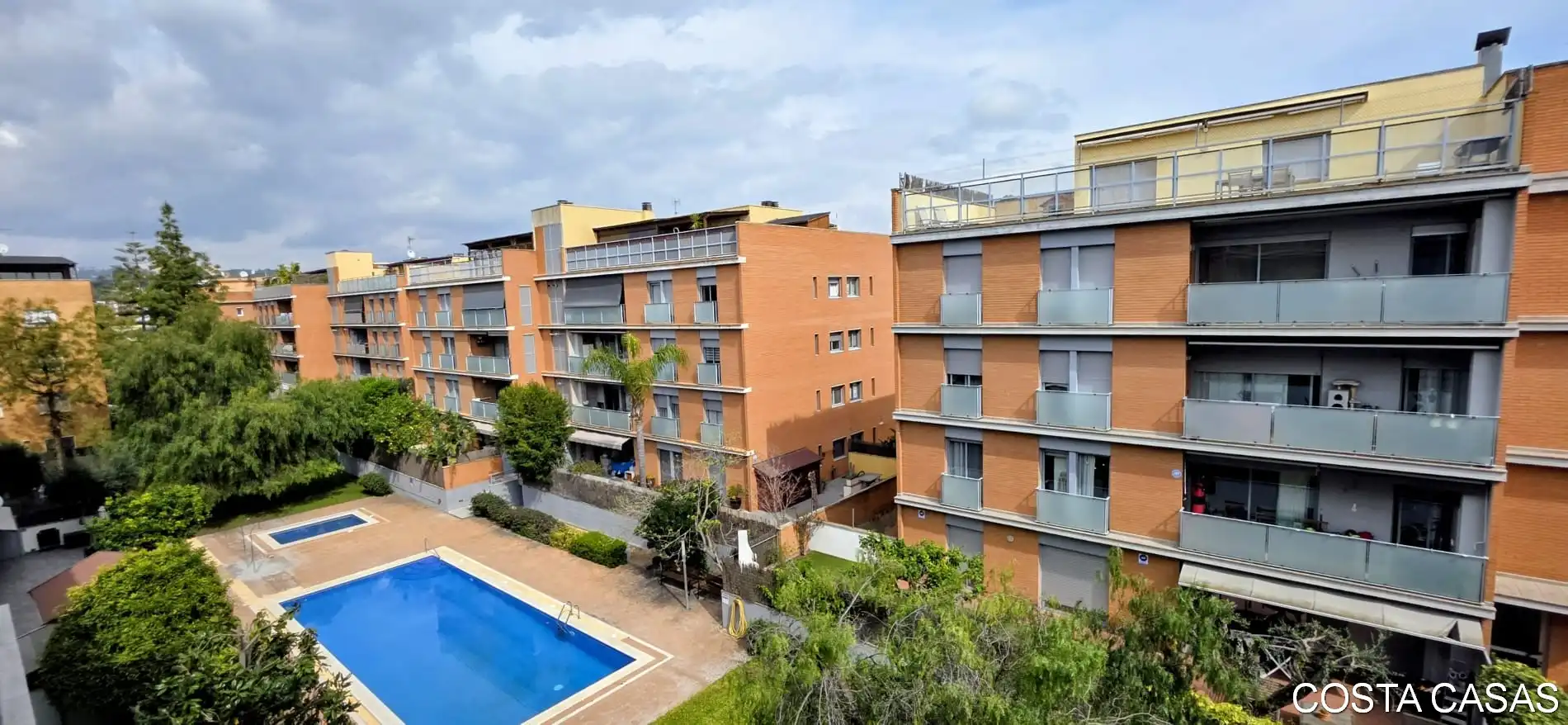 Swimming pool of Duplexes for sale in Castelldefels  with Air Conditioner, Heating and Parquet flooring