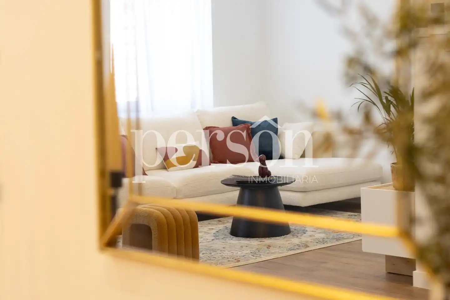 Sala d'estar de Pis en venda en Valencia amb Aire condicionat, Parquet i Moblat