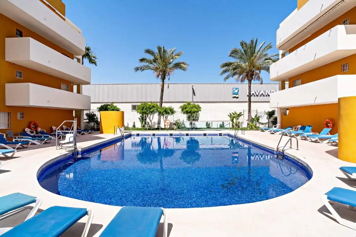 Piscina de Piso en venta en Roquetas de Mar con Calefacción y Terraza