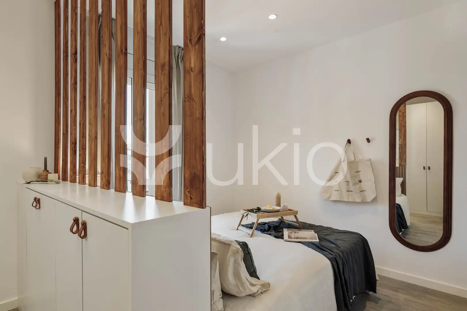 Dormitori de Apartament de lloguer en Barcelona amb Aire condicionat, Calefacció i Moblat