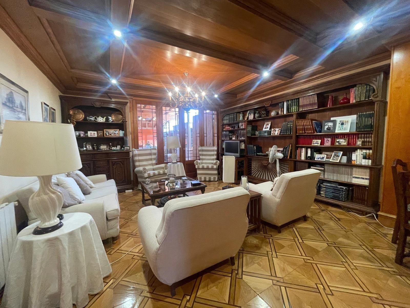 Sala d'estar de Casa o xalet en venda en Segovia Capital amb Calefacció, Terrassa i Traster