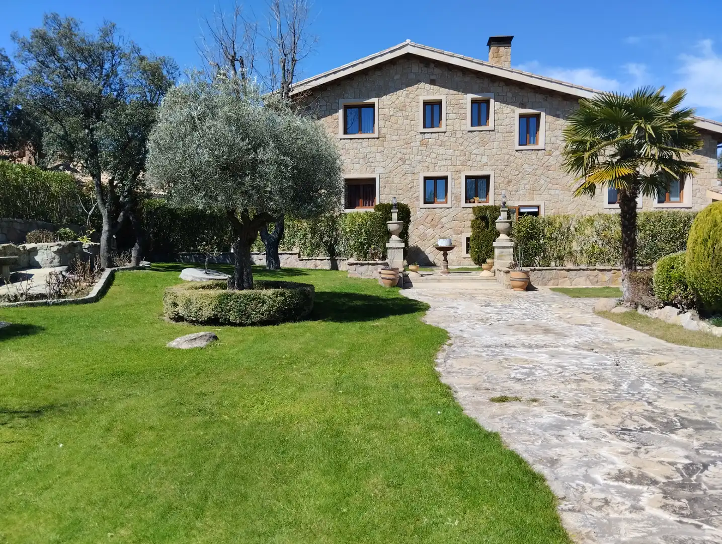 Garden of Houses for sale in El Escorial  with Air Conditioner, Heating and Private garden