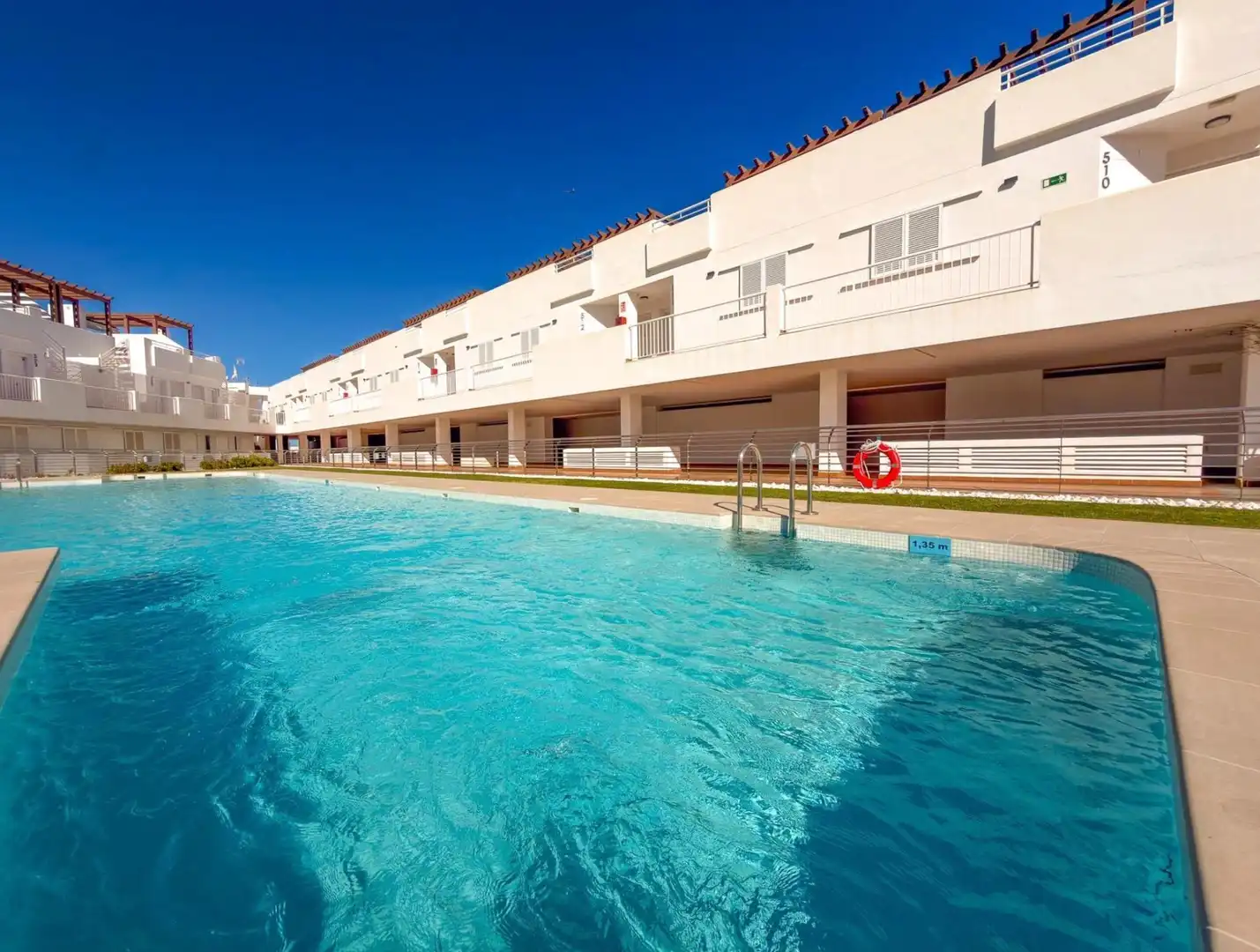 Piscina de Ático en venta en Mojácar con Aire acondicionado, Calefacción y Jardín privado