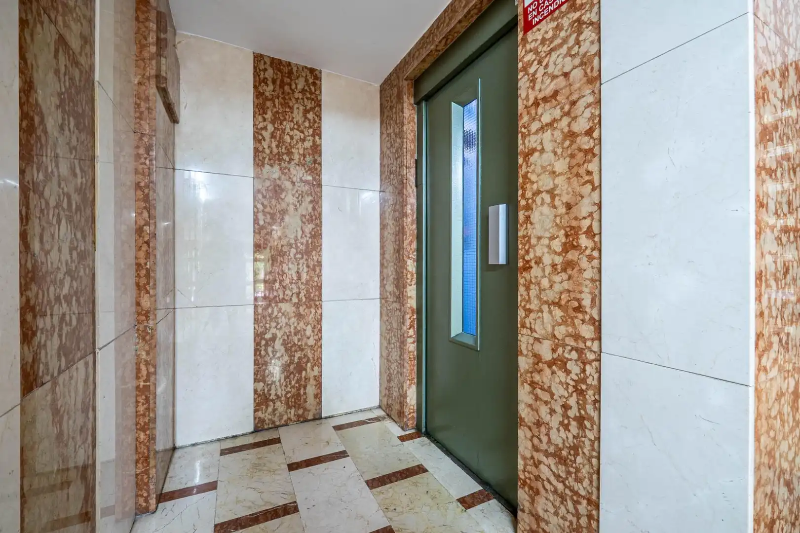 Dachboden zum Verkauf in Granada mit Klimaanlage