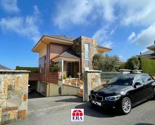 Vista exterior de Casa o xalet en venda en Castro-Urdiales amb Terrassa