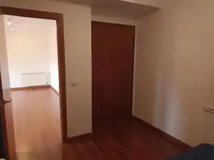 Dormitori de Pis en venda en Vic amb Calefacció, Parquet i Balcó