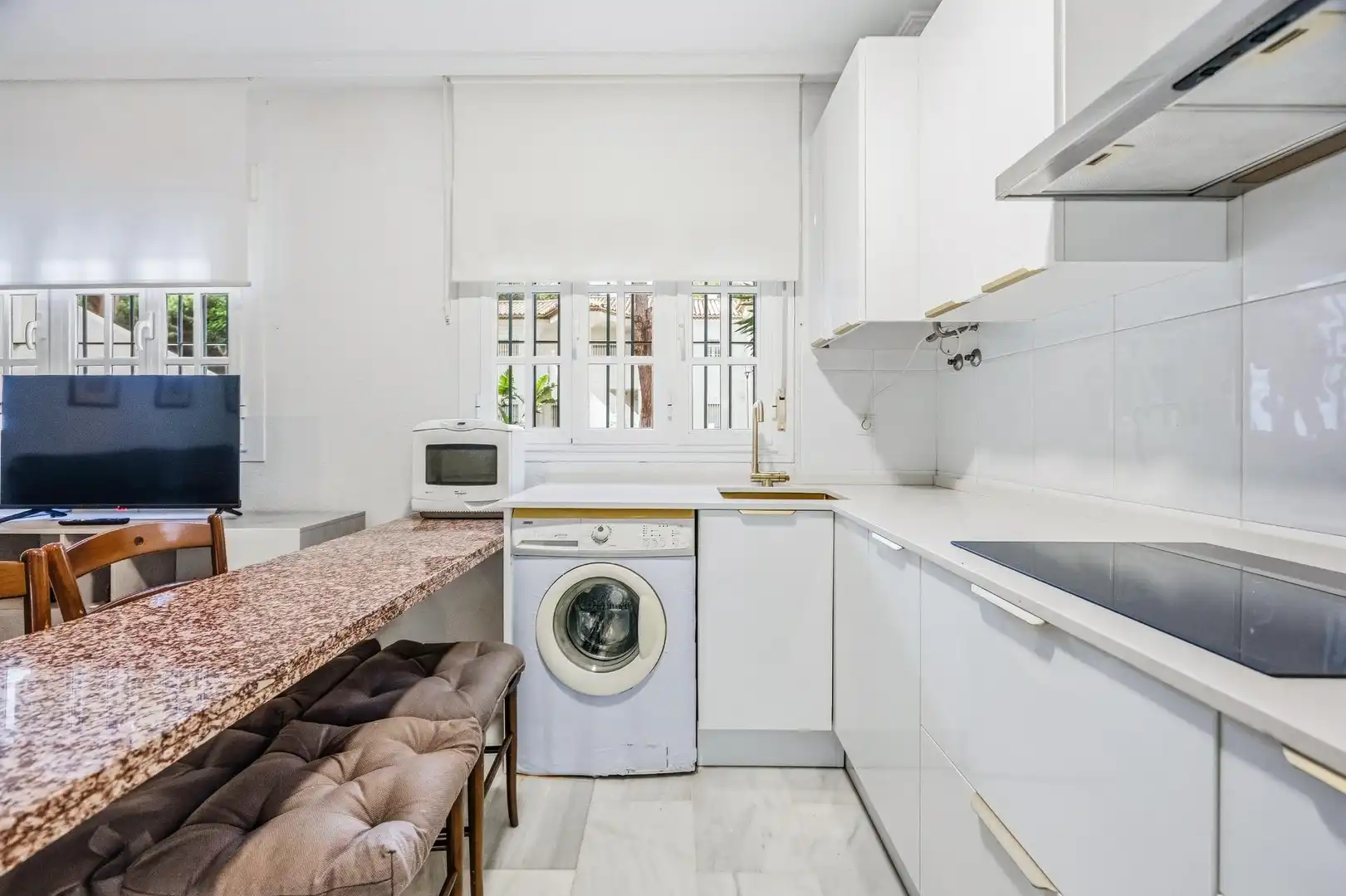 Cuina de Apartament en venda en Chiclana de la Frontera amb Jardí privat, Terrassa i Moblat