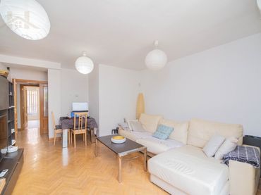 Flat with pool for sale in Avenida las Retamas 24