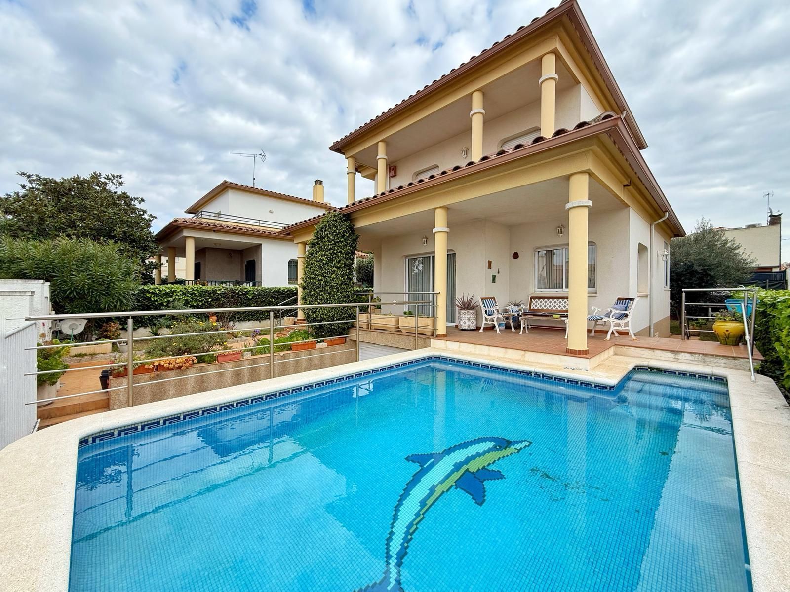 Piscina de Casa o xalet en venda en Cubelles amb Aire condicionat, Calefacció i Jardí privat