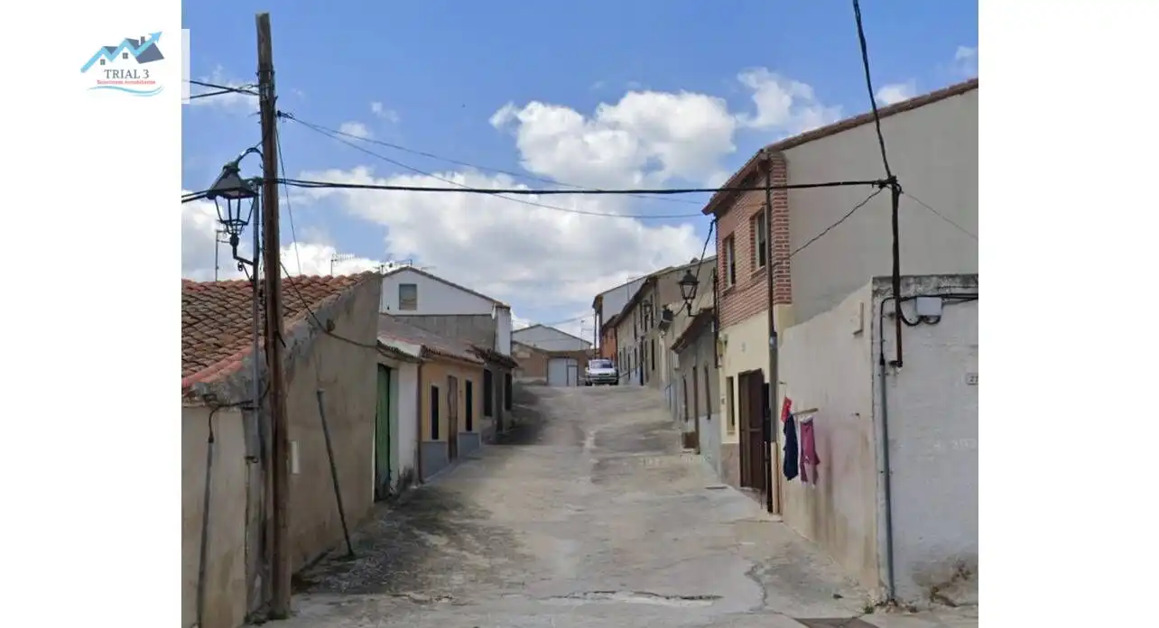 Vista exterior de Casa o chalet en venta en Madrigal de las Altas Torres
