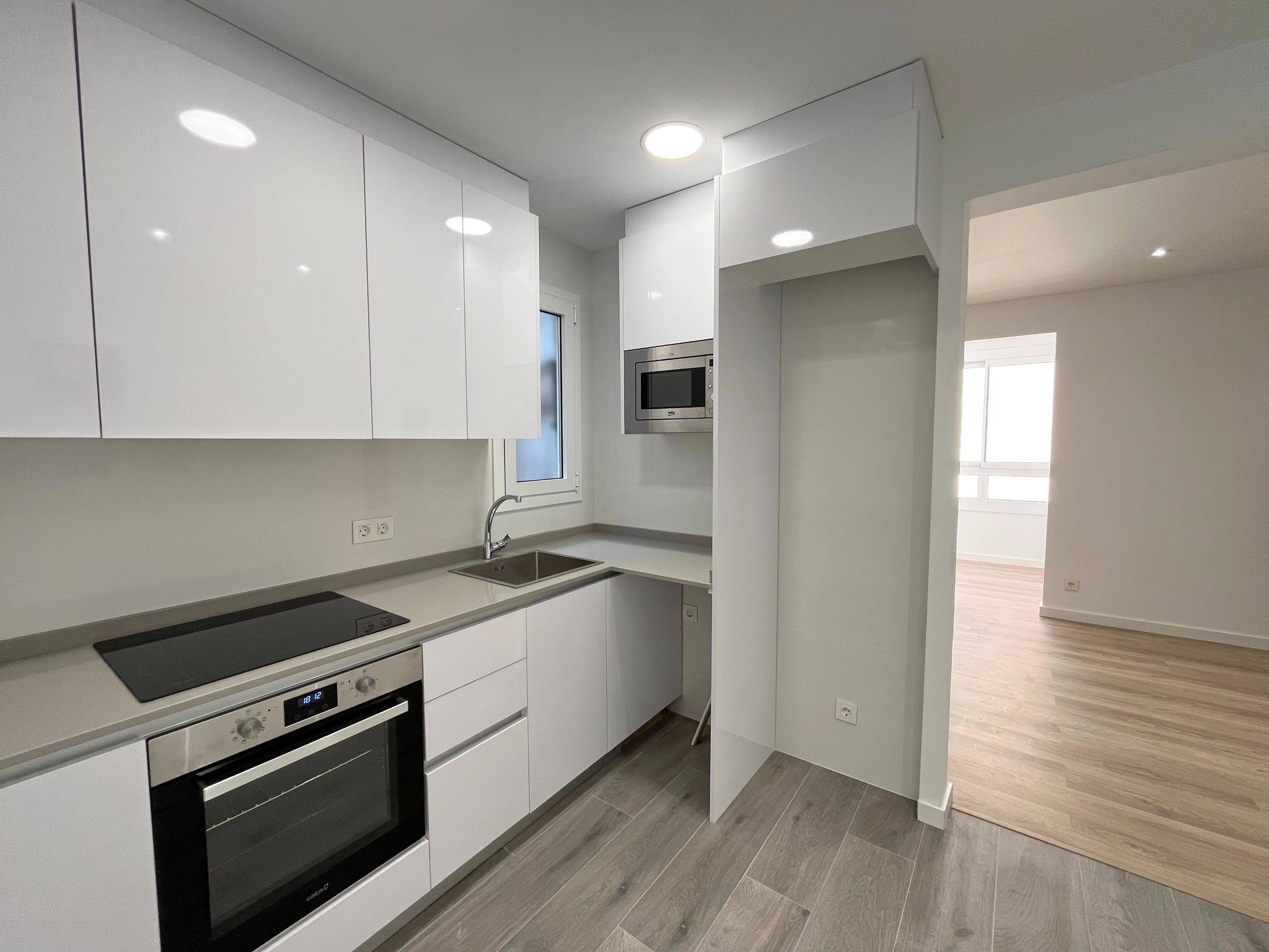 Kitchen of Flat for sale in L'Hospitalet de Llobregat  with Heating, Parquet flooring and Storage room