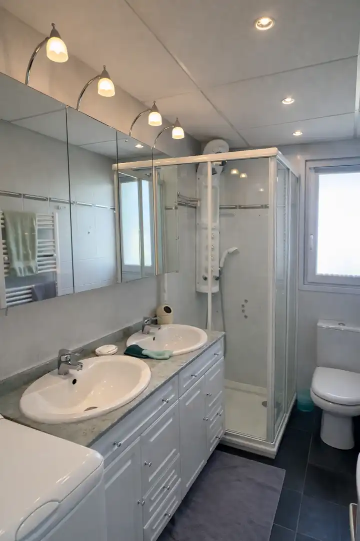 Bathroom of Apartments for sale in Roses  with Heating, Terrace and Furnished