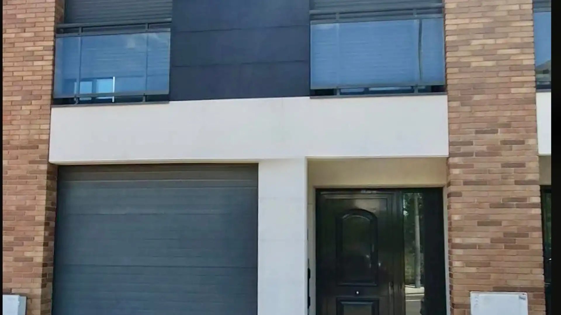 Vista exterior de Casa adosada en venta en Reus con Parquet y Terraza