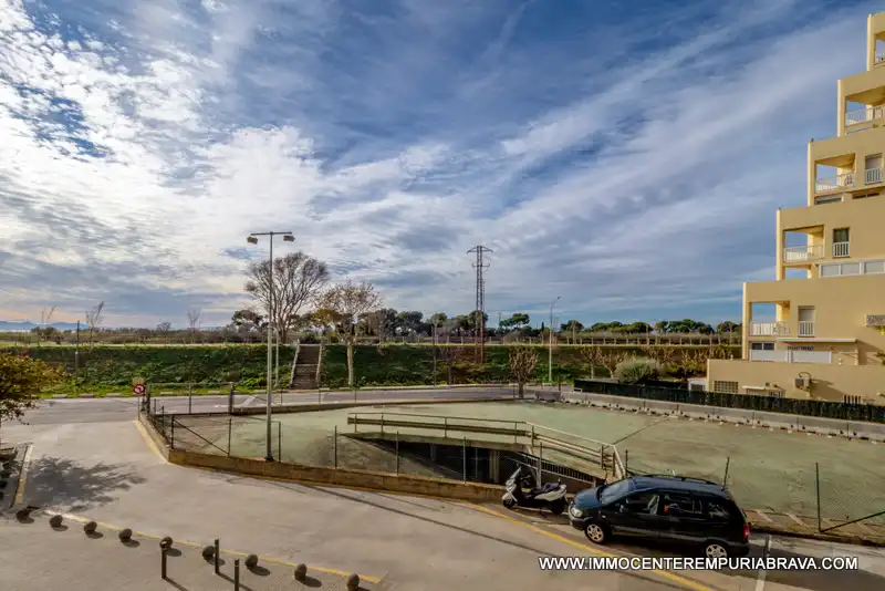 Vista exterior de Apartamento en venta en Empuriabrava