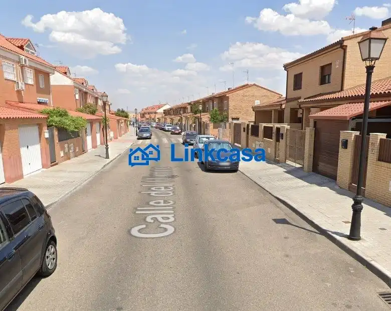 Vista exterior de Casa adosada en venda en Seseña amb Aire condicionat, Calefacció i Jardí privat
