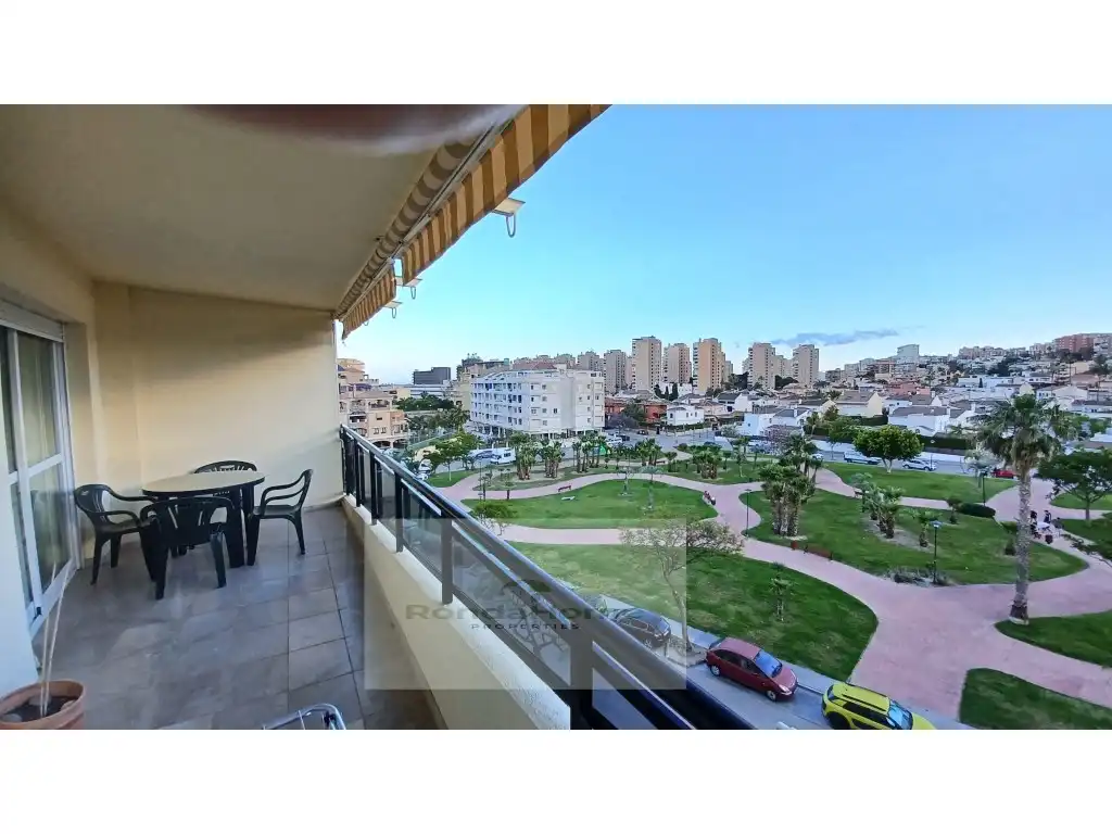 Vista exterior de Piso de alquiler en Torremolinos con Piscina y Amueblado