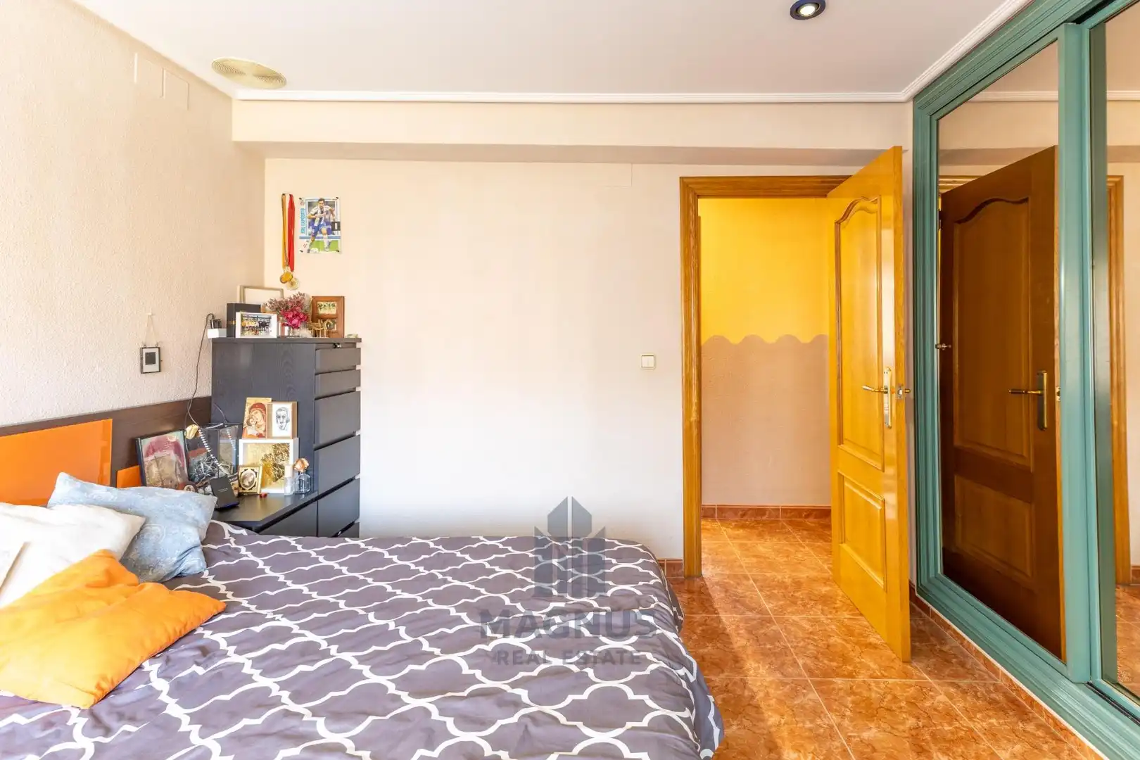 Schlafzimmer von Wohnung zum Verkauf in Valencia mit Klimaanlage und Balkon