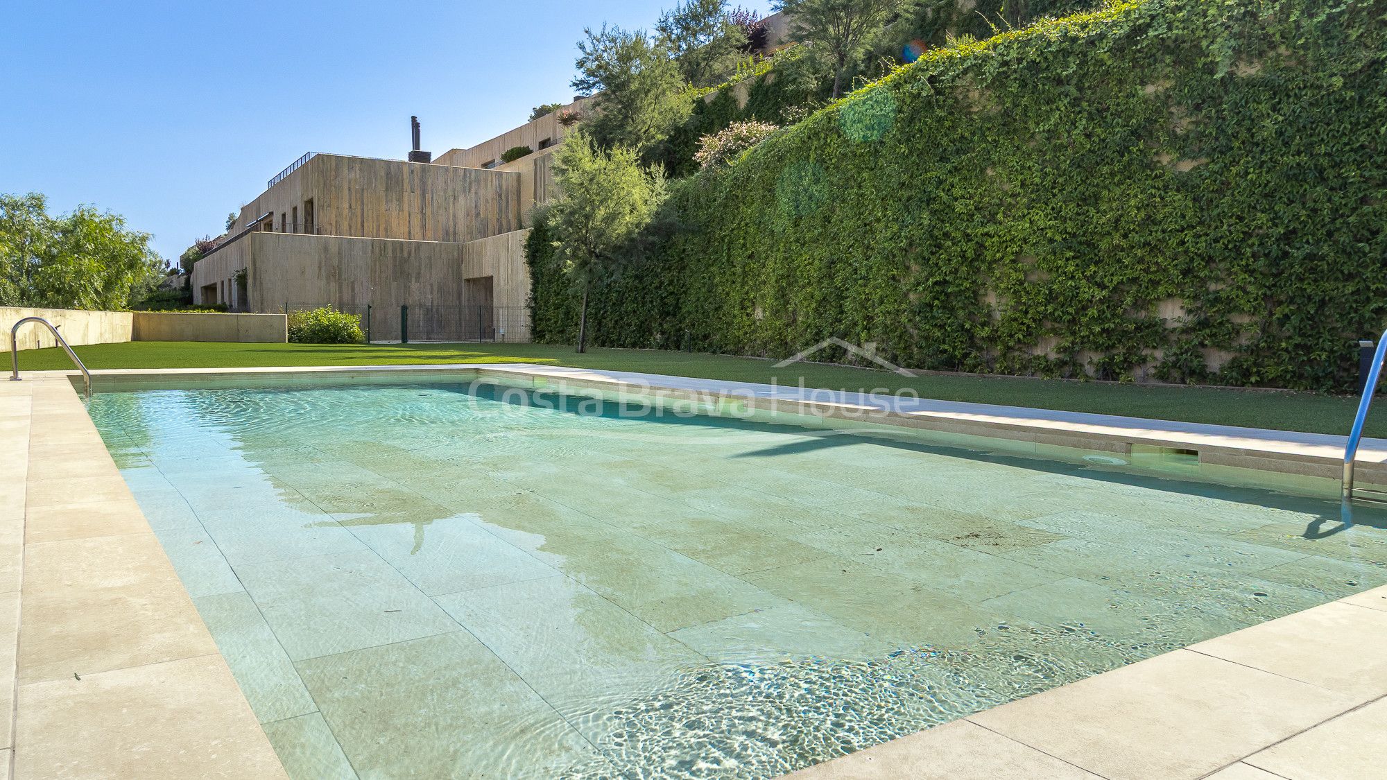 Piscina de Apartamento en venta en Begur con Aire acondicionado, Calefacción y Jardín privado