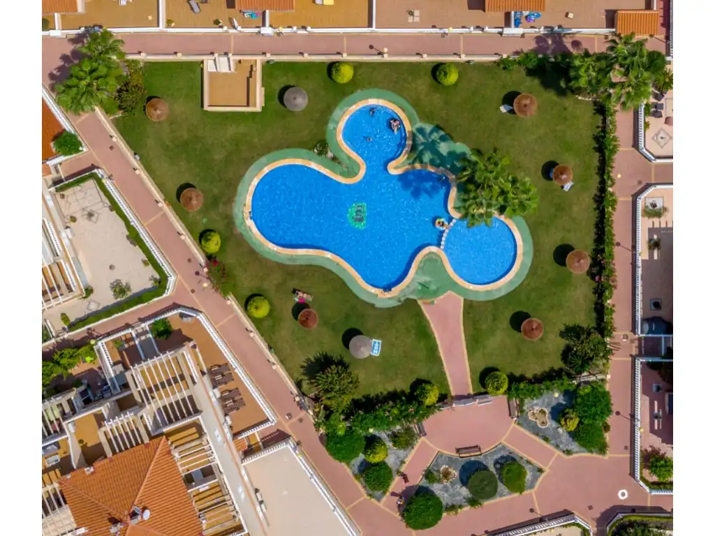 Piscina de Casa o xalet en venda en Orihuela amb Aire condicionat, Jardí privat i Piscina comunitària