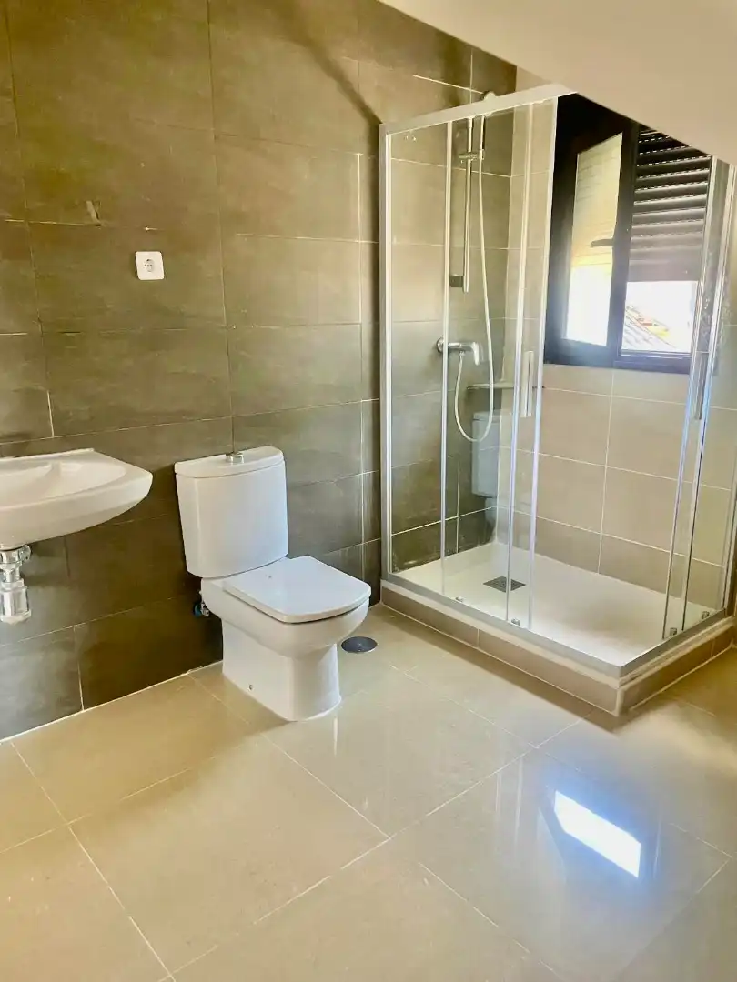 Baño de Casa o chalet de alquiler en El Álamo con Calefacción, Jardín privado y Terraza