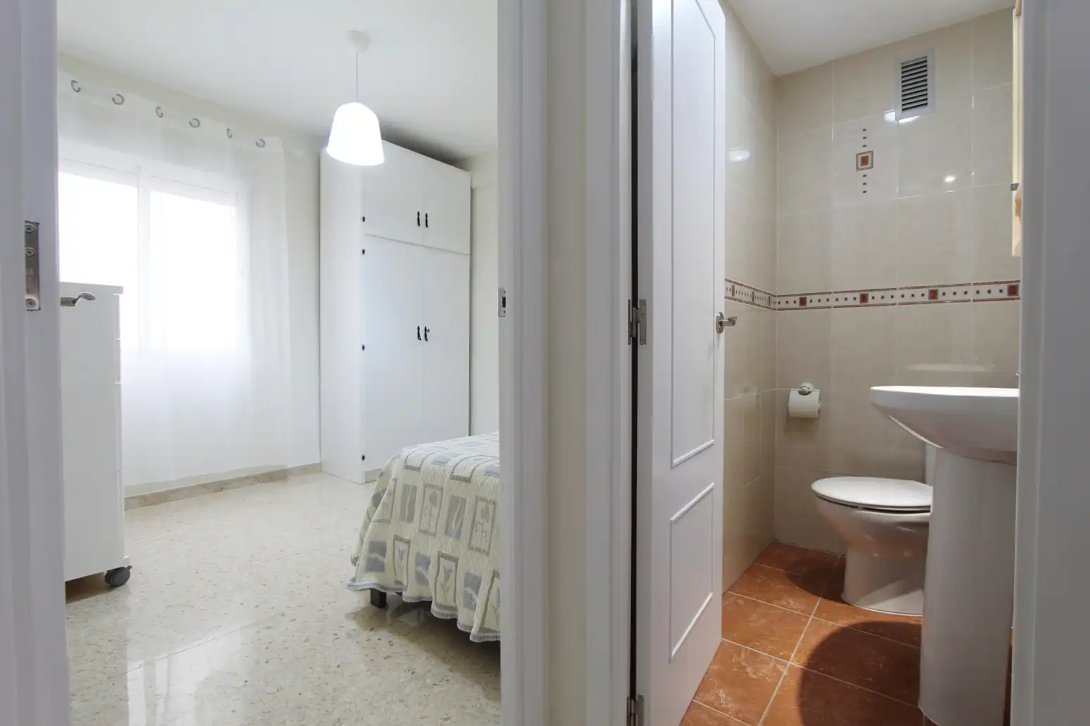Habitación de Piso de alquiler en Alaquàs con Aire acondicionado, Calefacción y Amueblado