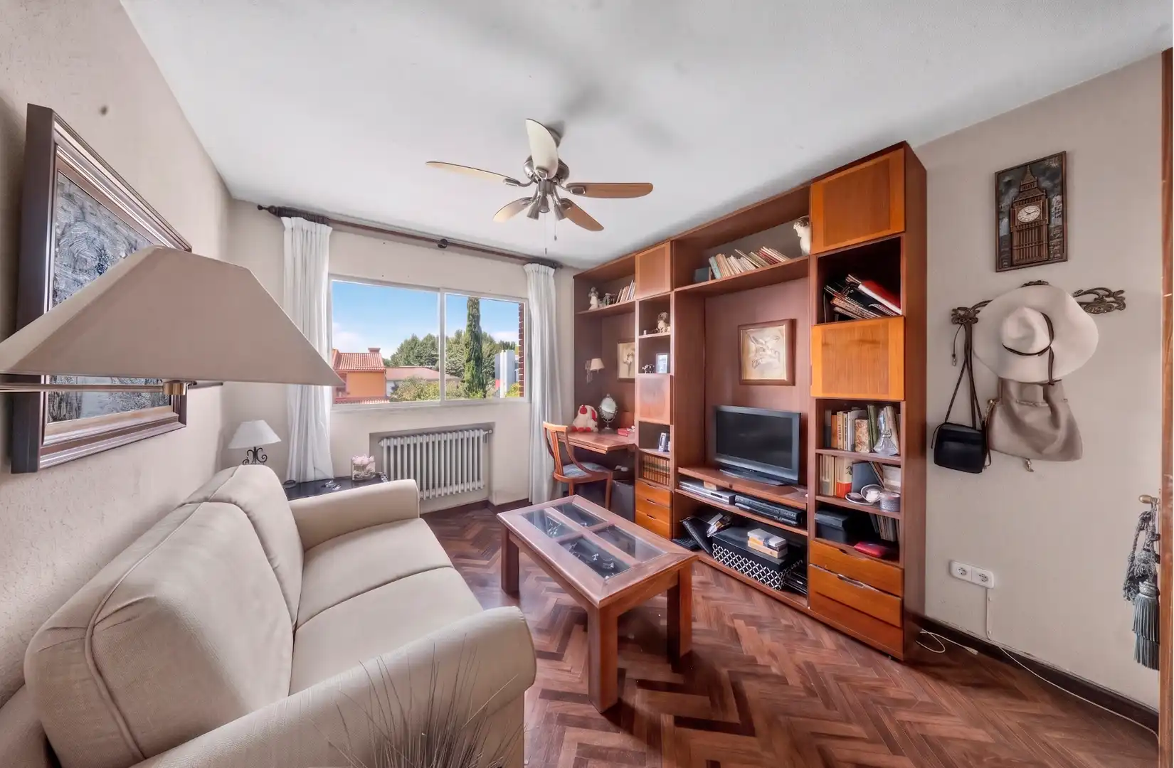 Wohnzimmer von Haus oder Chalet zum Verkauf in Torrelodones mit Heizung, Privatgarten und Parkett