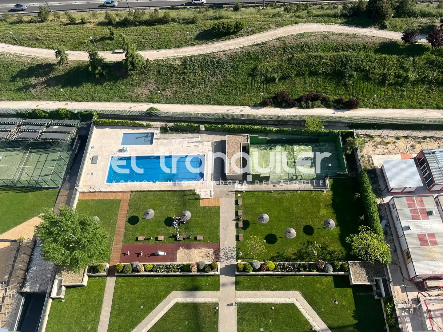Swimming pool of Study for rent in Madrid  with Air Conditioner, Parquet flooring and Swimming Pool