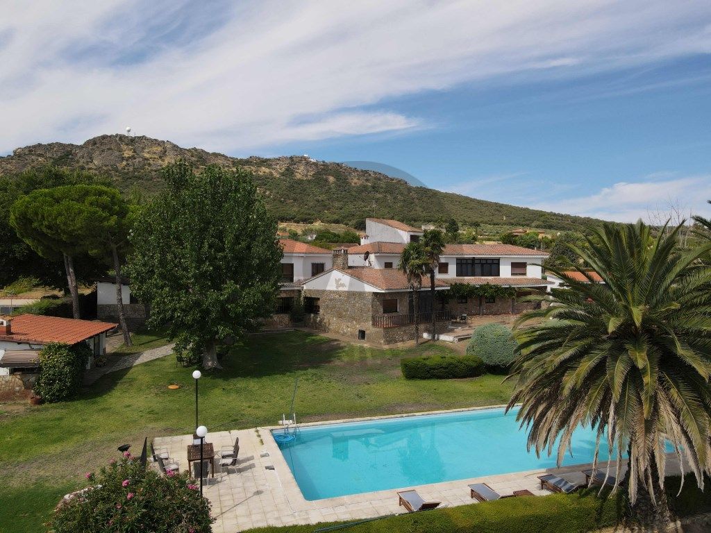 Piscina de Casa o xalet en venda en Sierra de Fuentes amb Aire condicionat