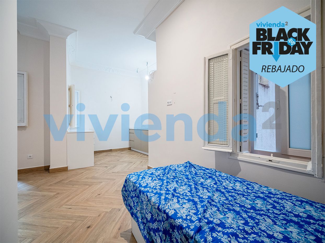 Bedroom of Flat for sale in  Madrid Capital  with Air Conditioner, Heating and Balcony