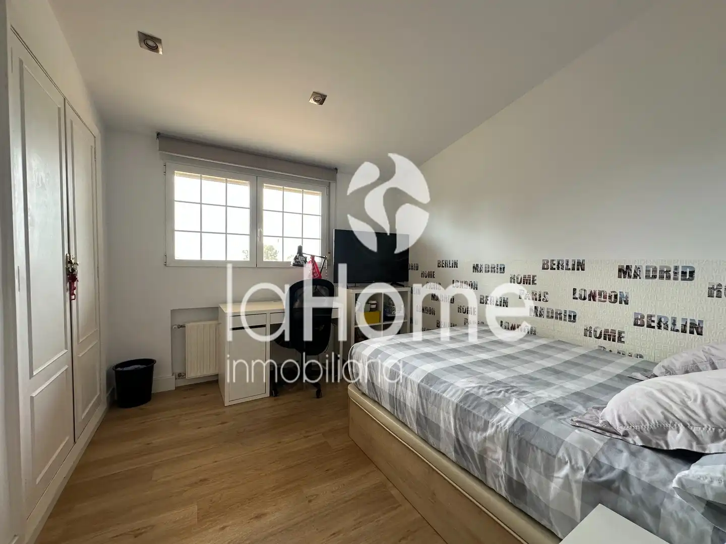 Habitación de Casa o chalet en venta en Paterna con Aire acondicionado, Calefacción y Jardín privado