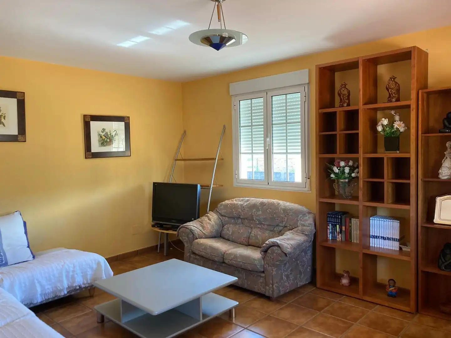 Sala d'estar de Casa o xalet en venda en Ponferrada amb Calefacció, Jardí privat i Terrassa