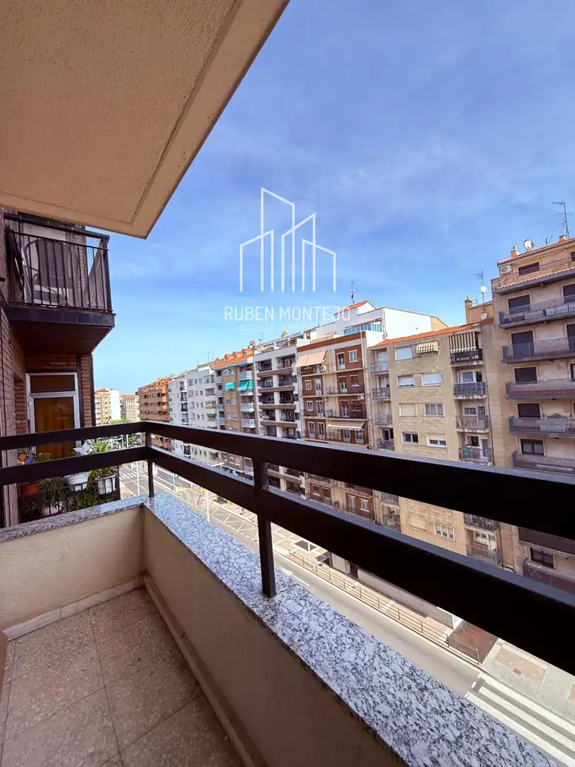 Außenansicht von Wohnung zur Miete in Salamanca mit Heizung, Parkett und Terrasse