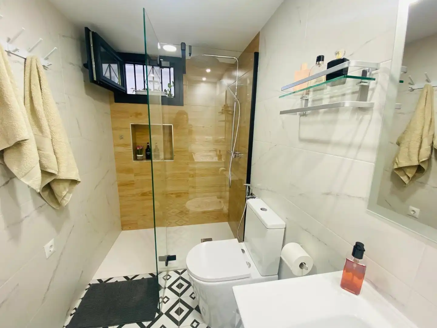 Badezimmer von Wohnung zur Miete in Villa de Otura mit Klimaanlage und Möbliert