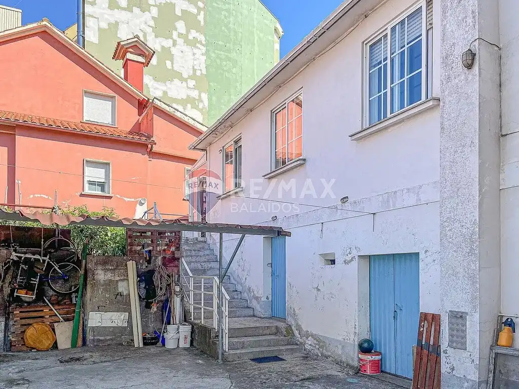 Vista exterior de Casa o xalet en venda en Cangas  amb Calefacció, Jardí privat i Parquet