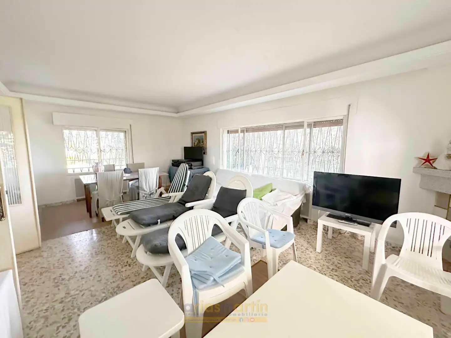 Sala d'estar de Casa o xalet en venda en Santa Marta de Tormes amb Calefacció, Jardí privat i Terrassa