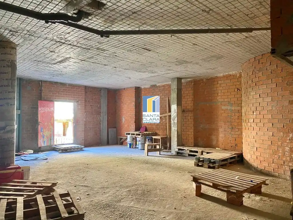 Local comercial en venda a Casco Antiguo, imagen 2
