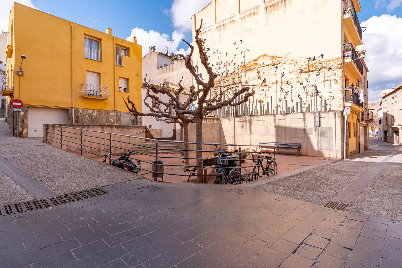Außenansicht von Wohnung zum Verkauf in Llançà mit Klimaanlage, Heizung und Terrasse