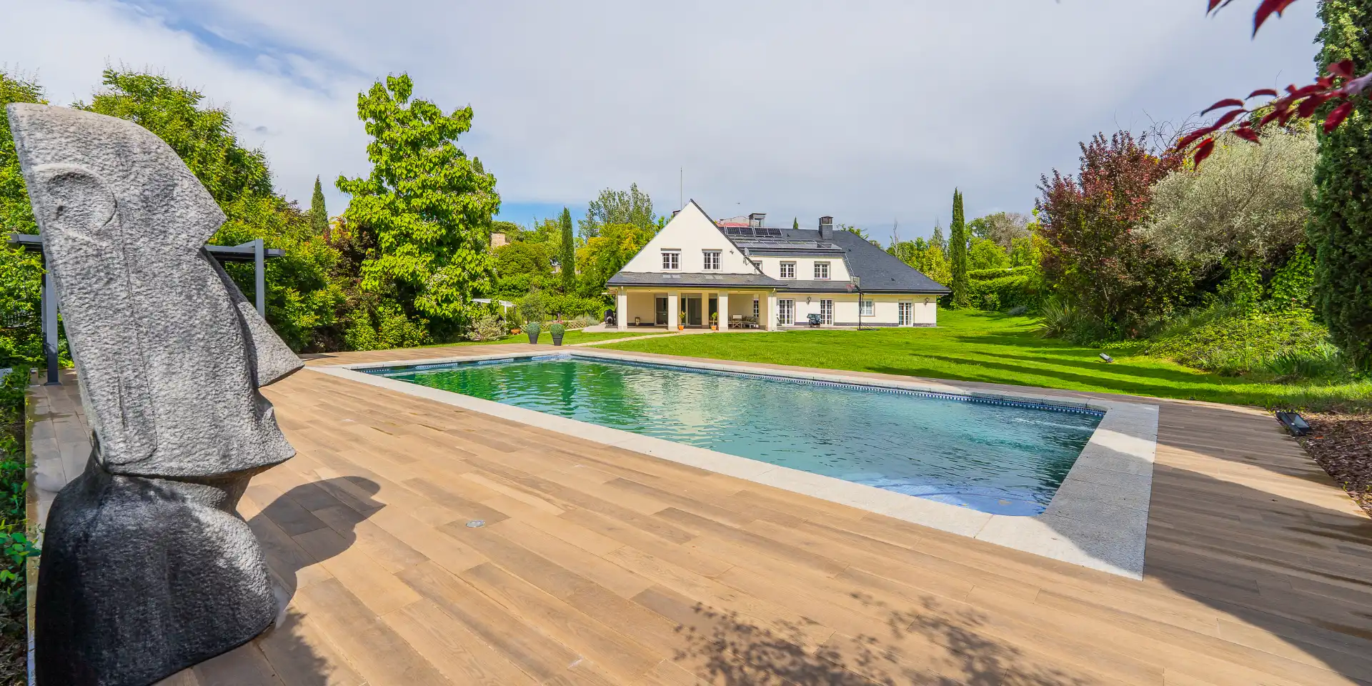 Detached house with pool for sale in Calle del Parque