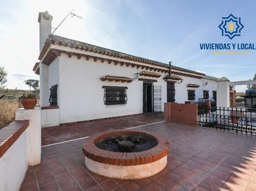 Casa rústica amb jardí en venda a 18320