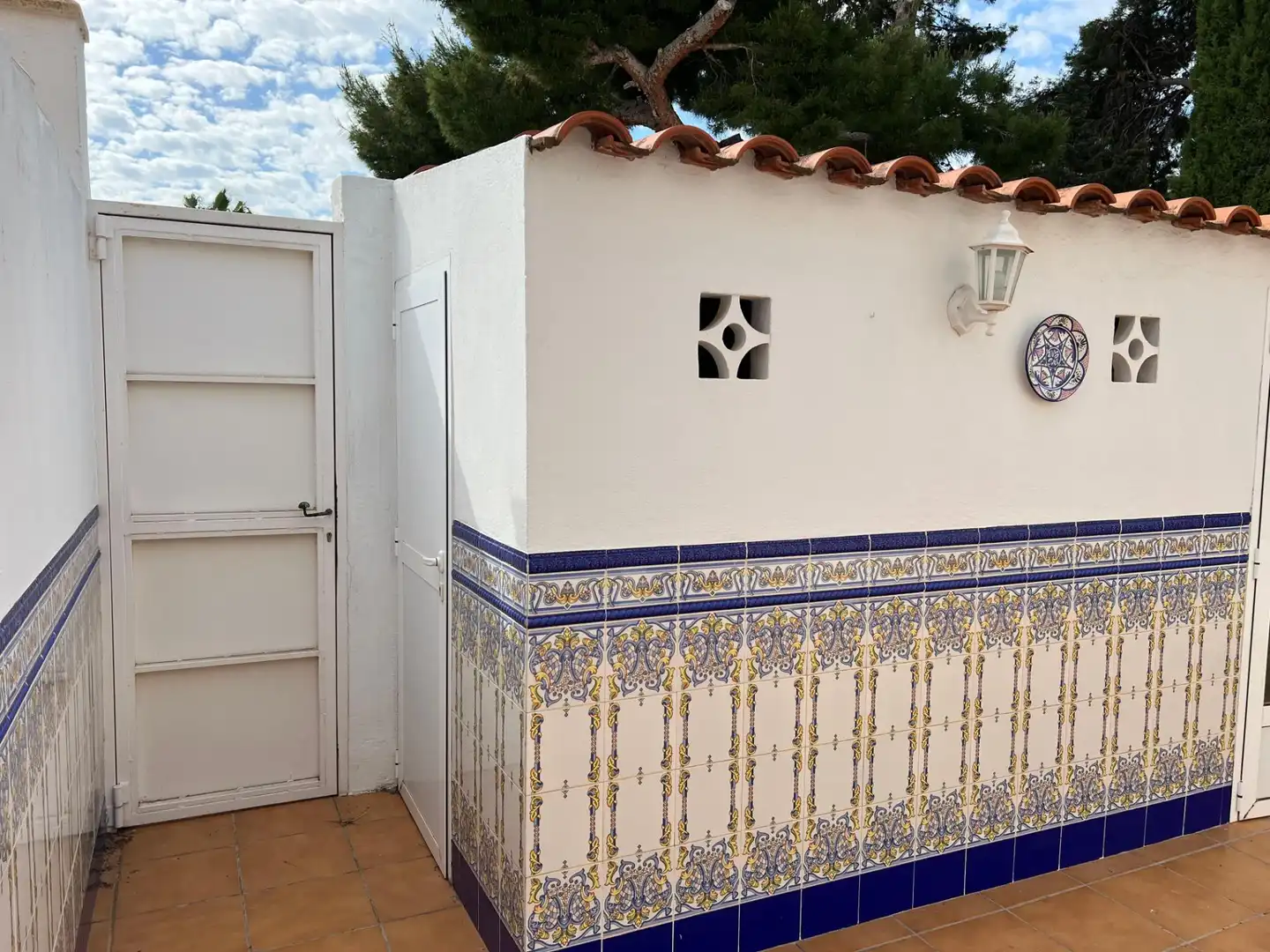 Vista exterior de Casa adosada en venta en La Nucia con Aire acondicionado, Jardín privado y Trastero